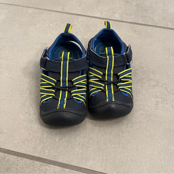 Child Of Mine by Carter’s Blue and Yellow Velcro Toddler Boy Sandals Size 6 - Picture 1 of 7